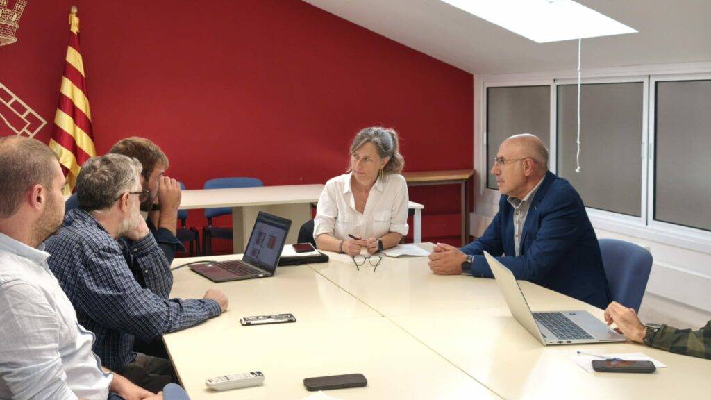 Un instant de la trobada entre l`equip de govern comarcal i la directora general de Transport i Mobilitat - Consell Comarcal del Berguedà Un instant de la trobada entre l`equip de govern comarcal i la directora general de Transport i Mobilitat