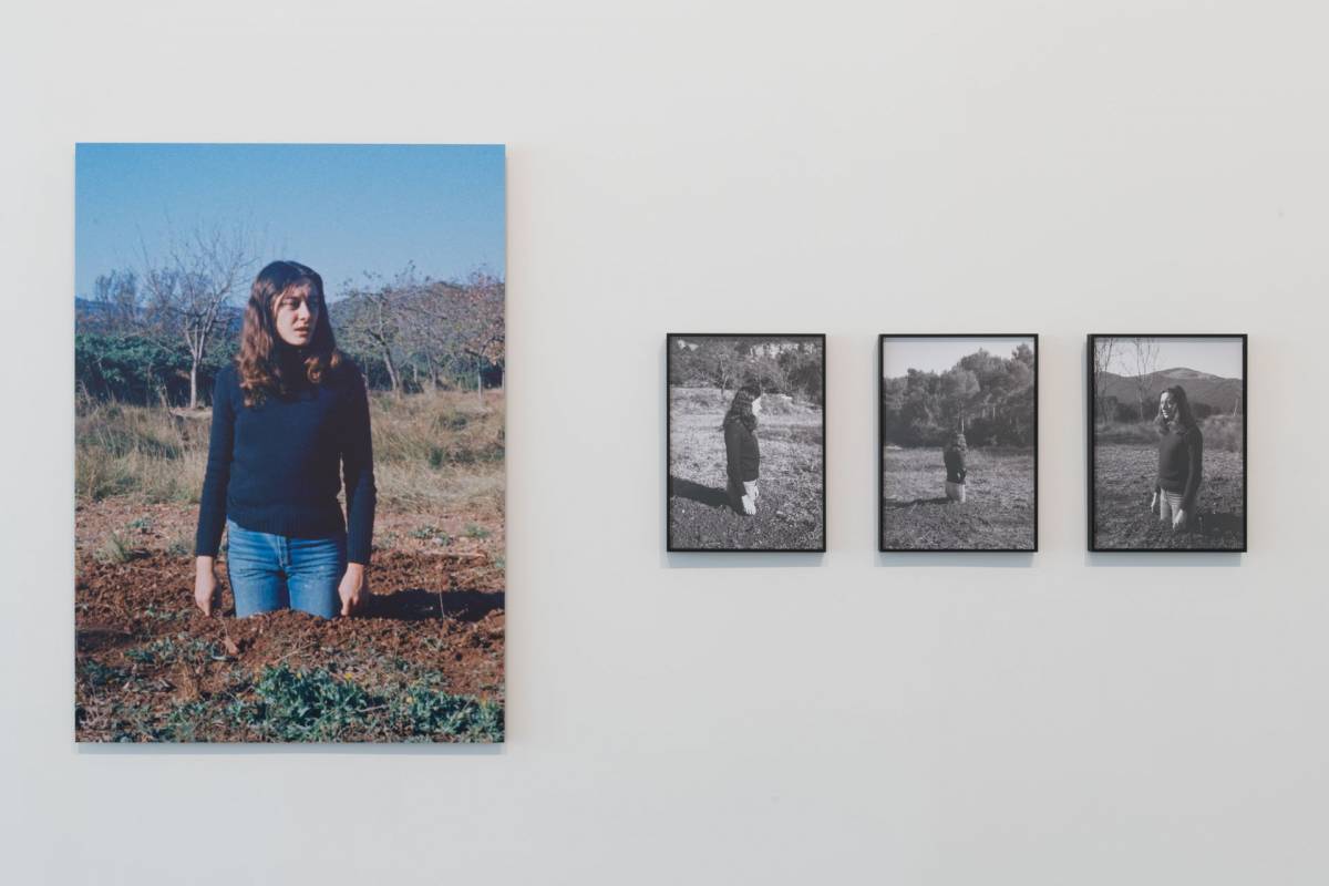 Fina Miralles, retratada a `Dona arbre` a Sant Llorenç del Munt, el 1973 - MACBA Fina Miralles, retratada a `Dona arbre` a Sant Llorenç del Munt, el 1973