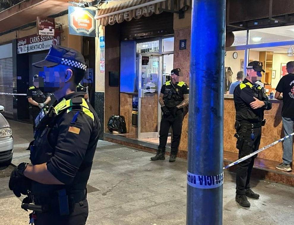 Dispositiu policial en un local del carrer de Núria acaba amb diverses denúncies per drogues i armes blanques