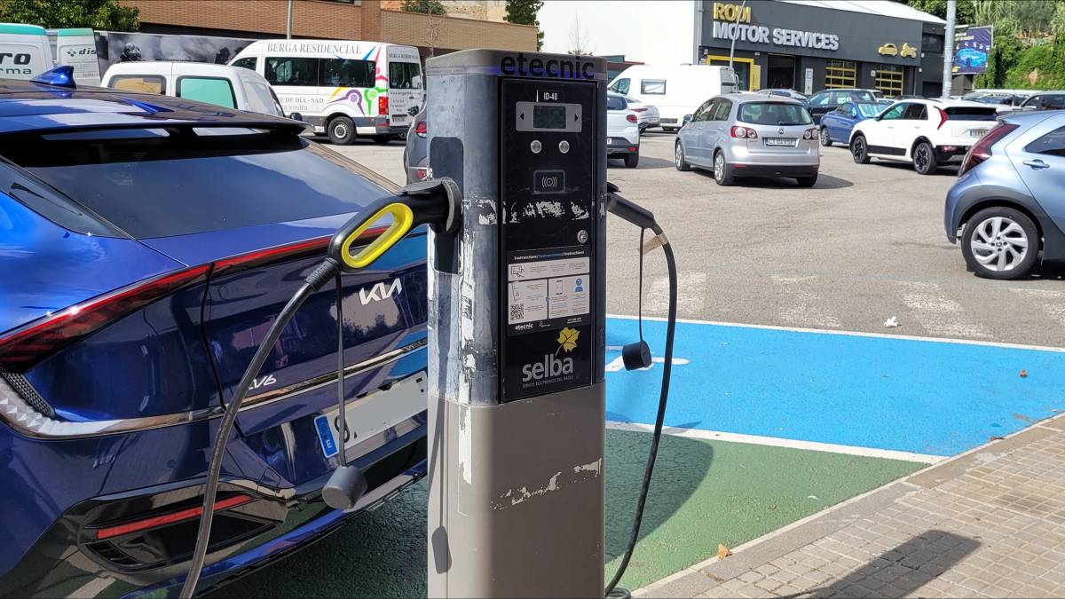 L'Ajuntament de Berga posa preu a les recàrregues de vehicles elèctrics