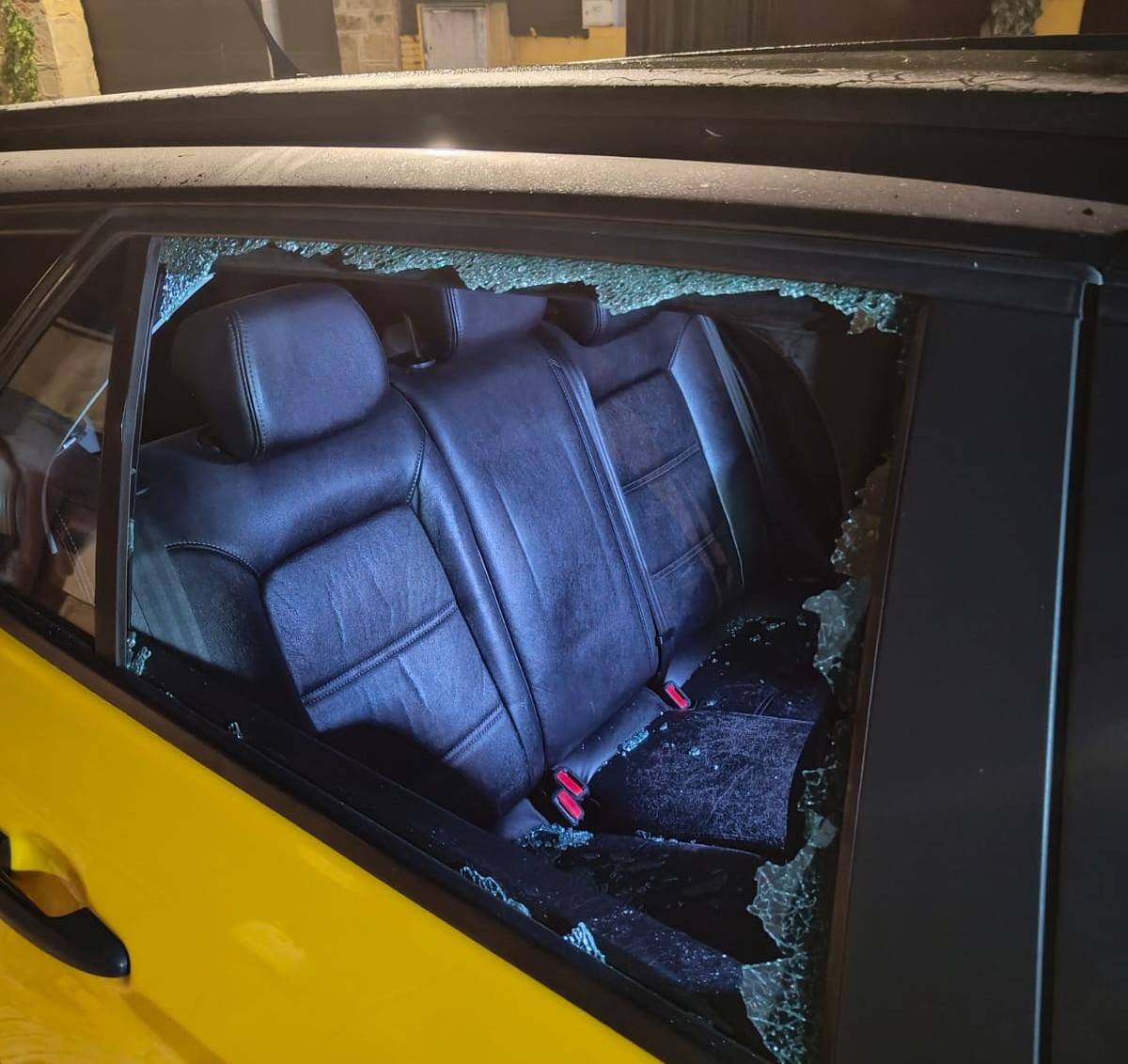 Set vehicles destrossats en una nit vandàlica a Vacarisses