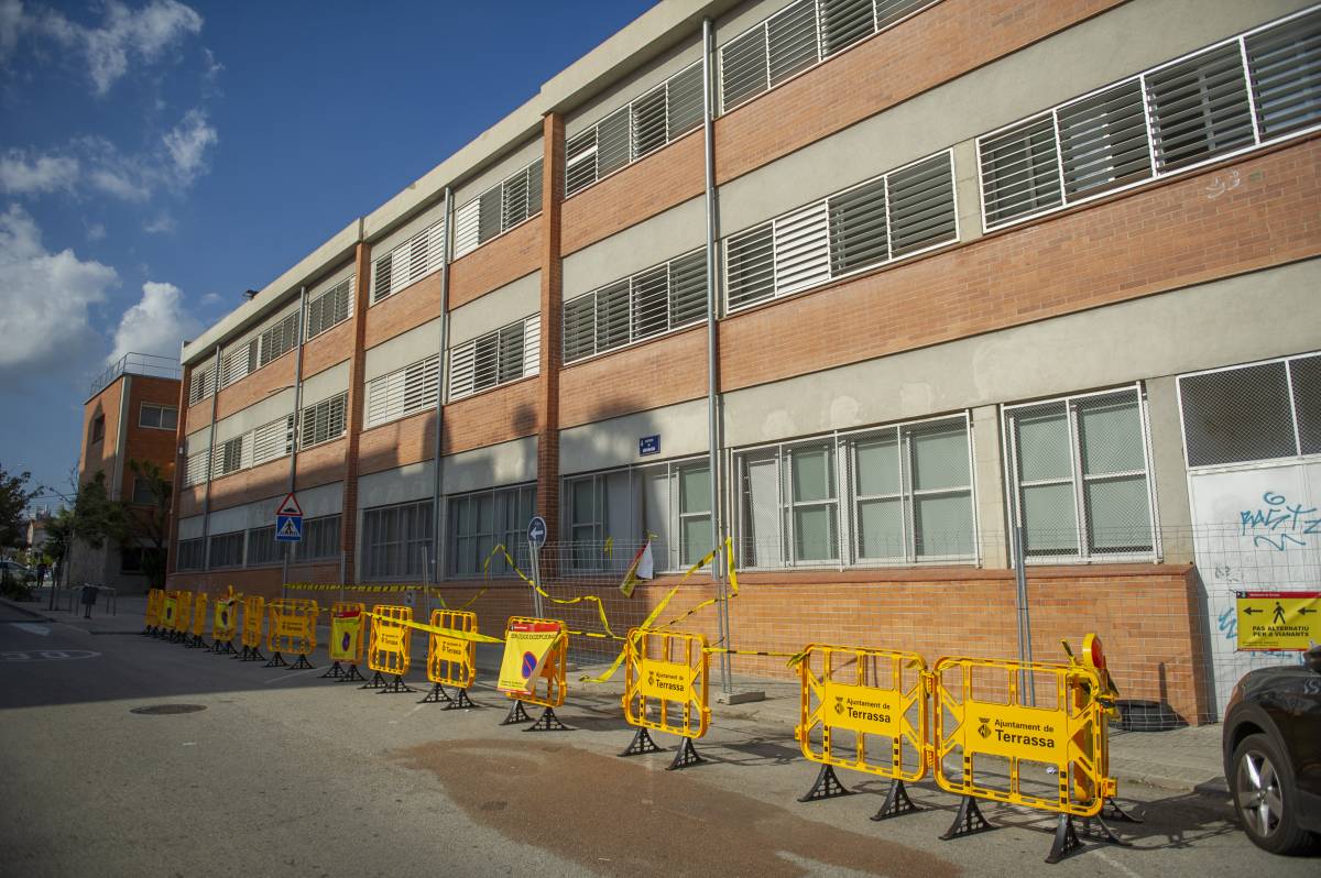 Denuncien desperfectes a la façana del Blanxart