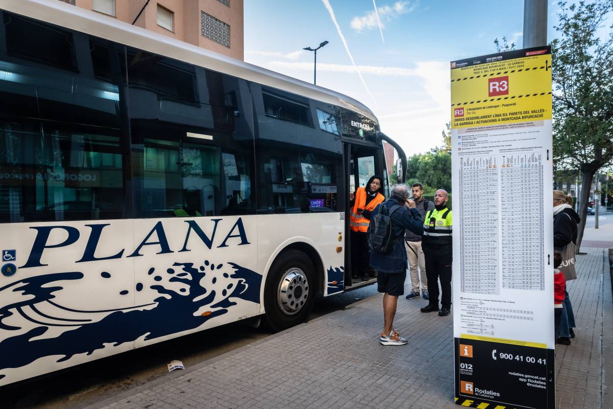 Renfe i el Govern ampliaran finalment la freqüència dels busos entre la Garriga i Barcelona pel macrotall de l'R3