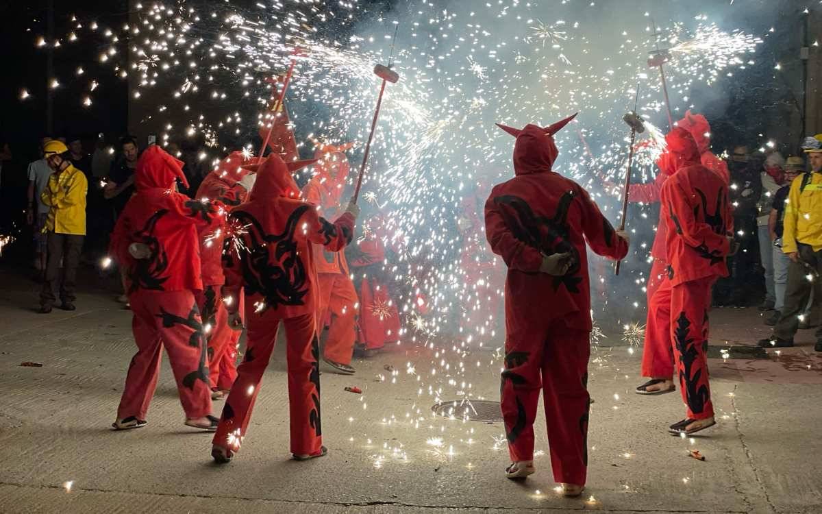 El Drac, el Ball de Diables, el Ball de Gitanes i el grup d’animació All i Oli de Valls celebraran 40 anys amb una gran festa a la Sala Red Star