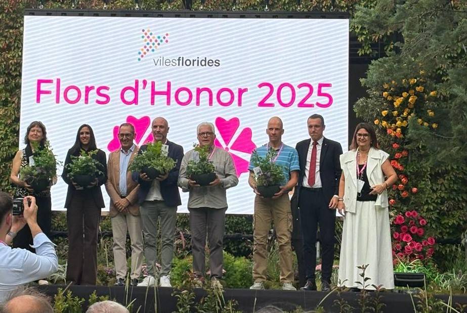 Sant Celoni rep dues Flors d'Honor del projecte Viles Florides