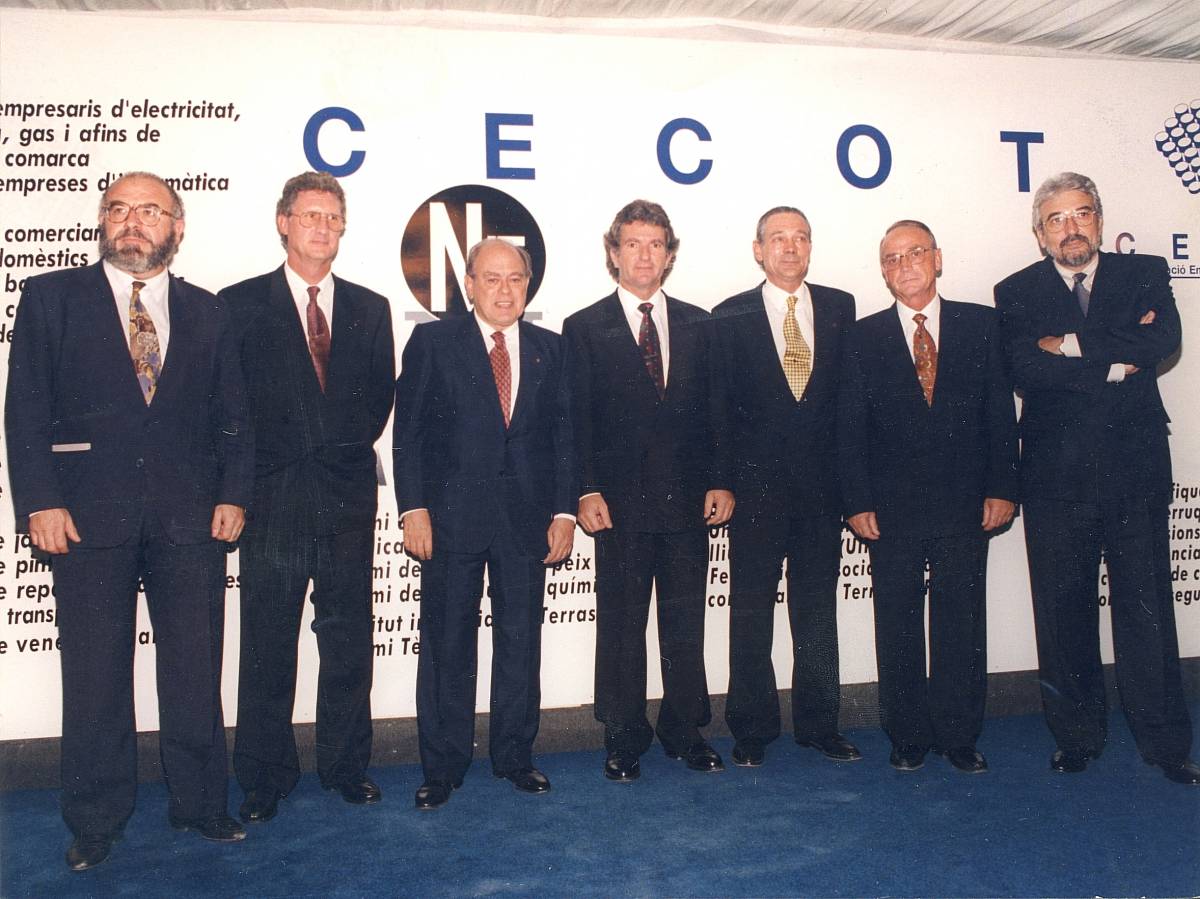 Tres dècades de compromís, vitalitat i progrés