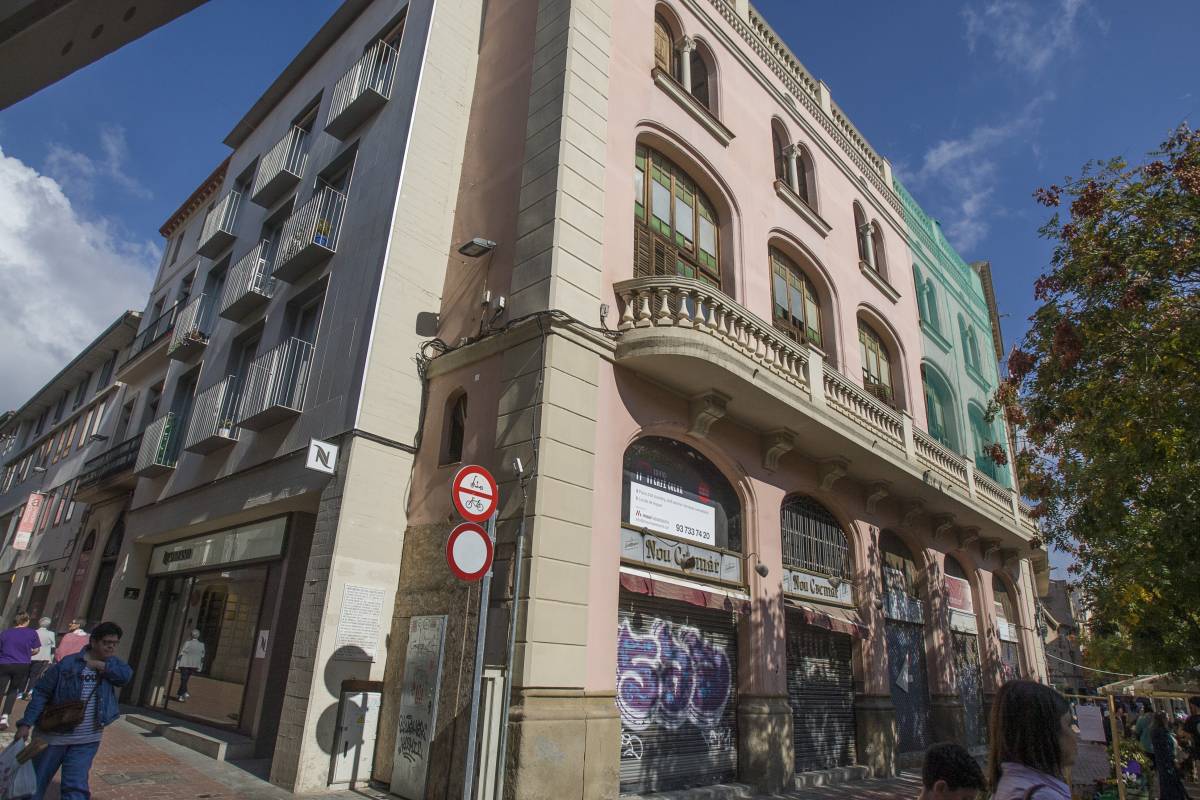 L`edifici, des de la Plaça Vella - Nebridi Aróztegui L`edifici, des de la Plaça Vella