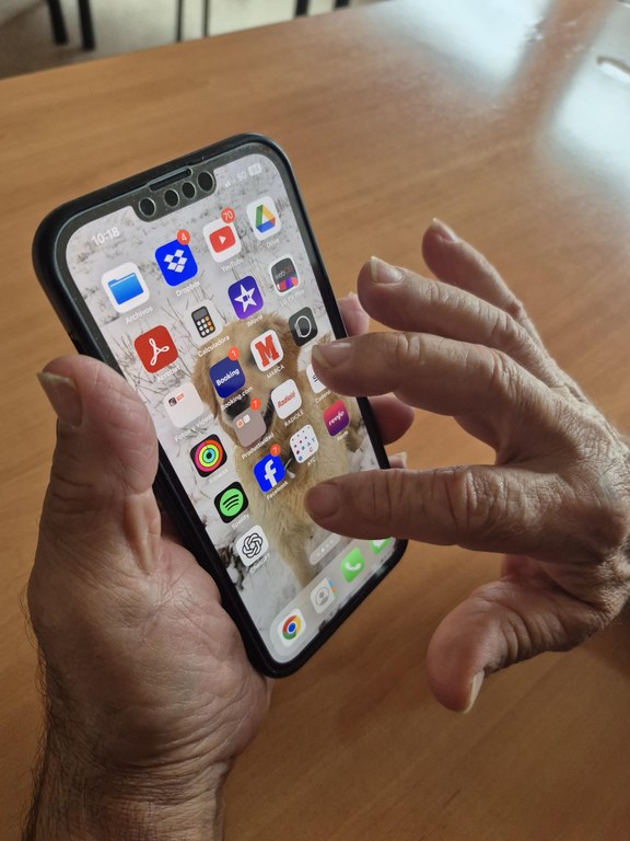Com evitar estafes telefòniques i digitals dirigides a la gent gran