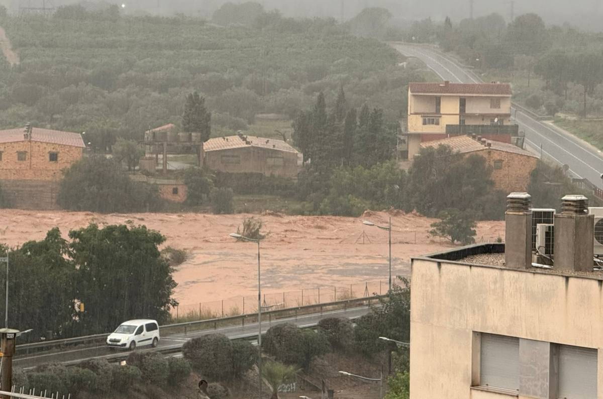 Suspeses les classes a cinc comarques per les pluges torrencials