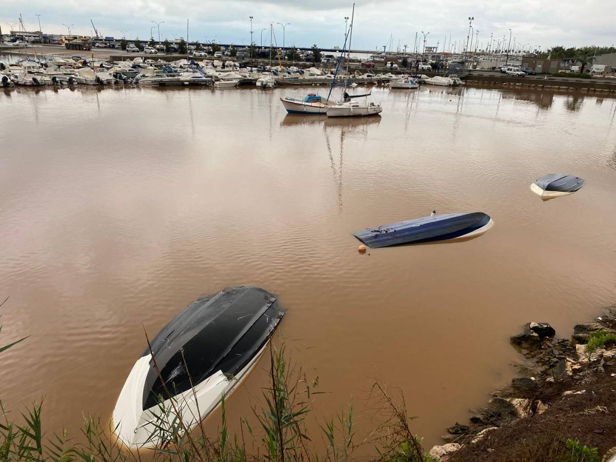 Els efectes de la dana a les Terres de l'Ebre, en imatges: baixos inundats i cotxes sinistrats