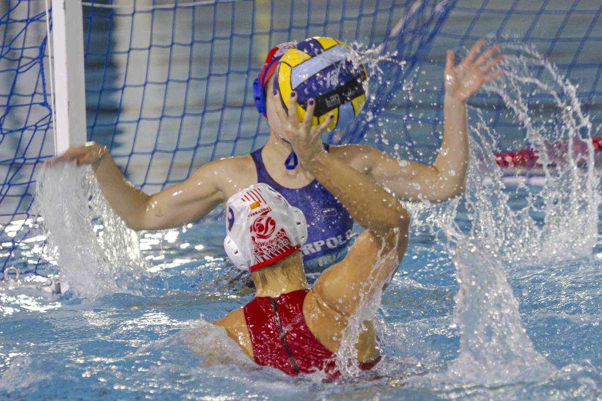 El CN Terrassa comença la lliga femenina golejant l'Iruña