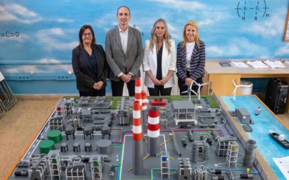 L’AEQT i el Departament d’Educació presenten la remodelació de l’Aula de la Química