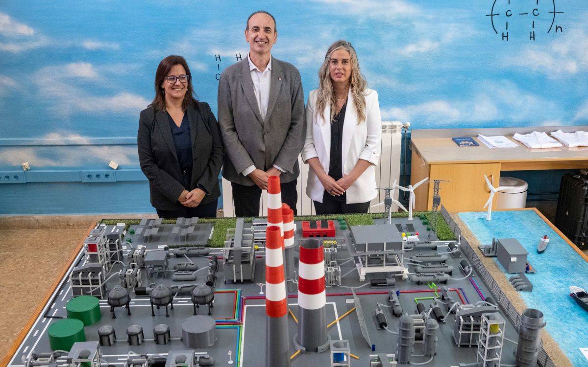 L’AEQT i el Departament d’Educació presenten la remodelació de l’Aula de la Química
