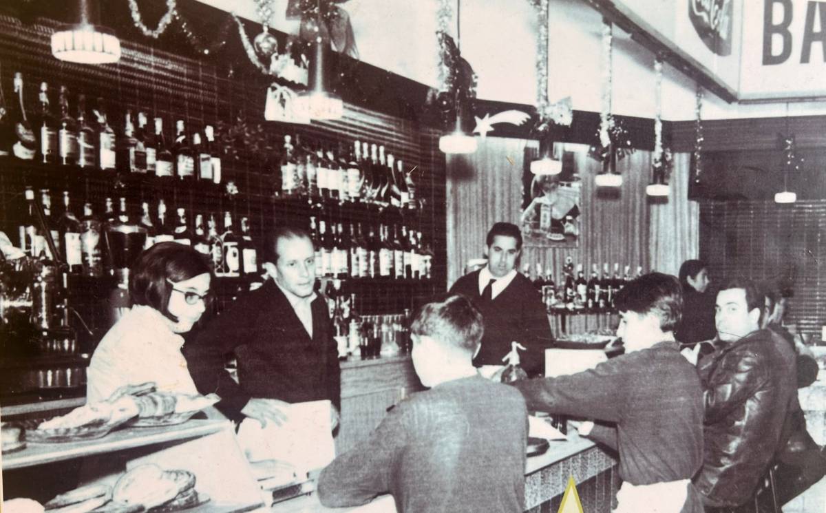 Dos dels paradistes més antics del mercat de la Creu Alta s'acomiaden: “Hi he passat tota la meva vida"