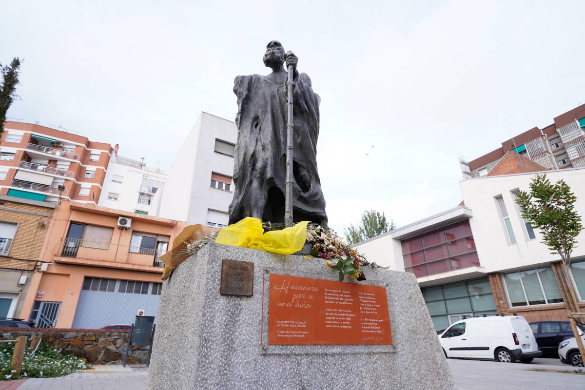 Saps on és... l’escultura dedicada a tots els avis i àvies de Sabadell?