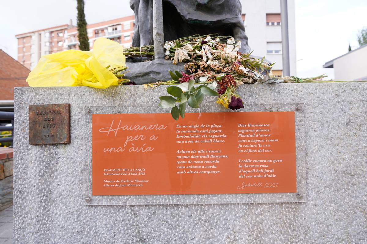 El monument dedicat als avis i les àvies