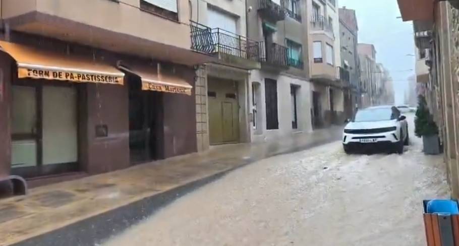 La pluja intensa deixa 90 litres per metre quadrat en una hora a Cervià de les Garrigues