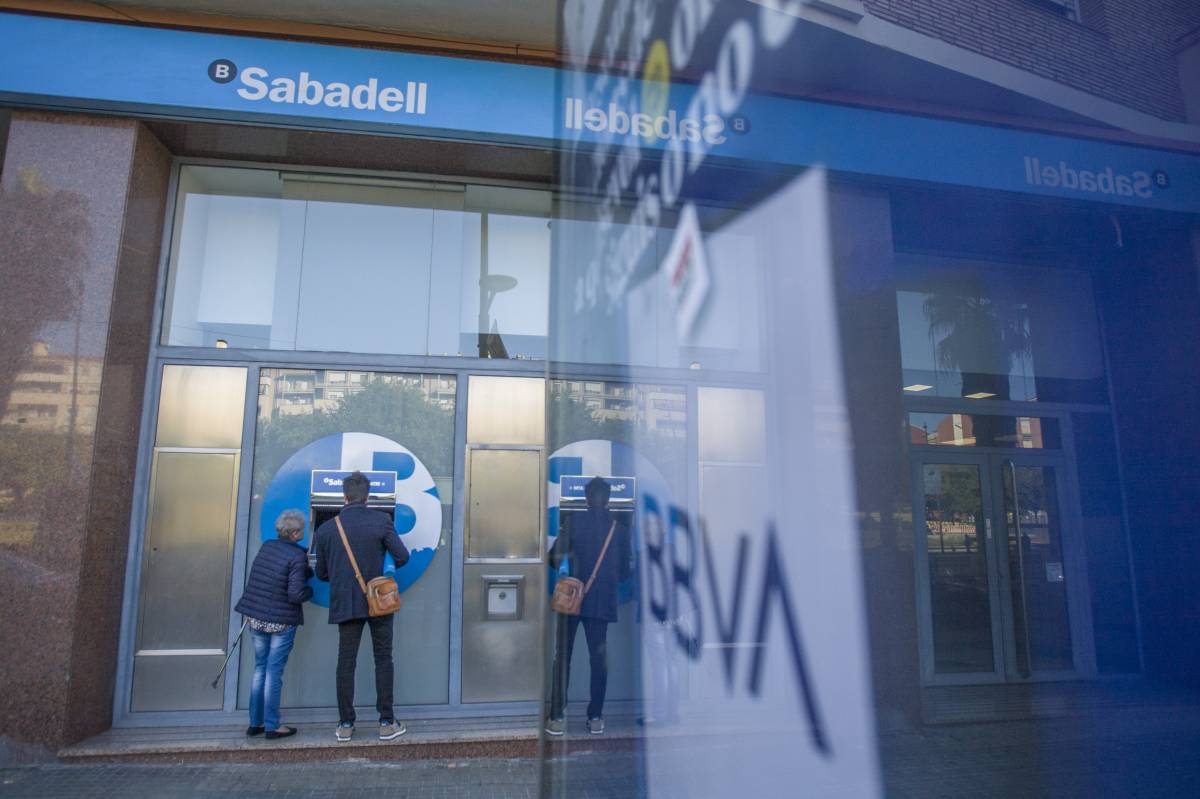 Només un 2,8% dels accionistes del Sabadell amb títols dipositats al banc acudeix a l’opa del BBVA