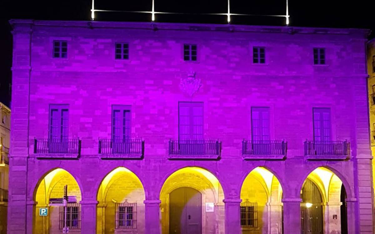Manresa il·luminarà de lila l'Ajuntament per commemorar el Dia de la Mort Perinatal