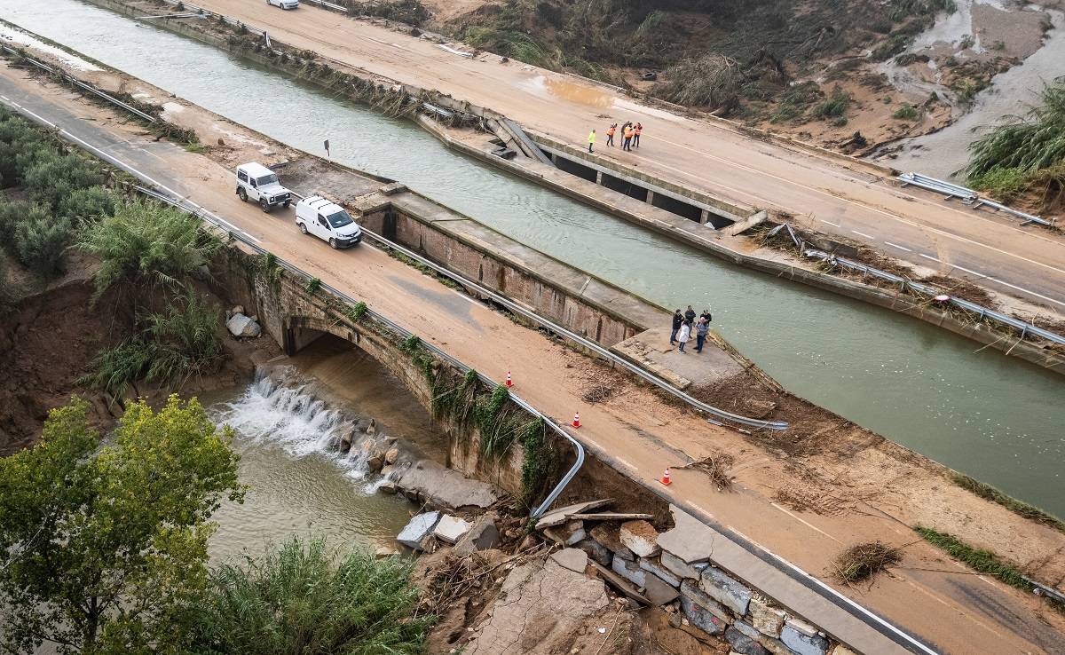 El canal de la dreta, flanquejat per les dos carreteres. - ACN (Jordi Borràs) El canal de la dreta, flanquejat per les dos carreteres.