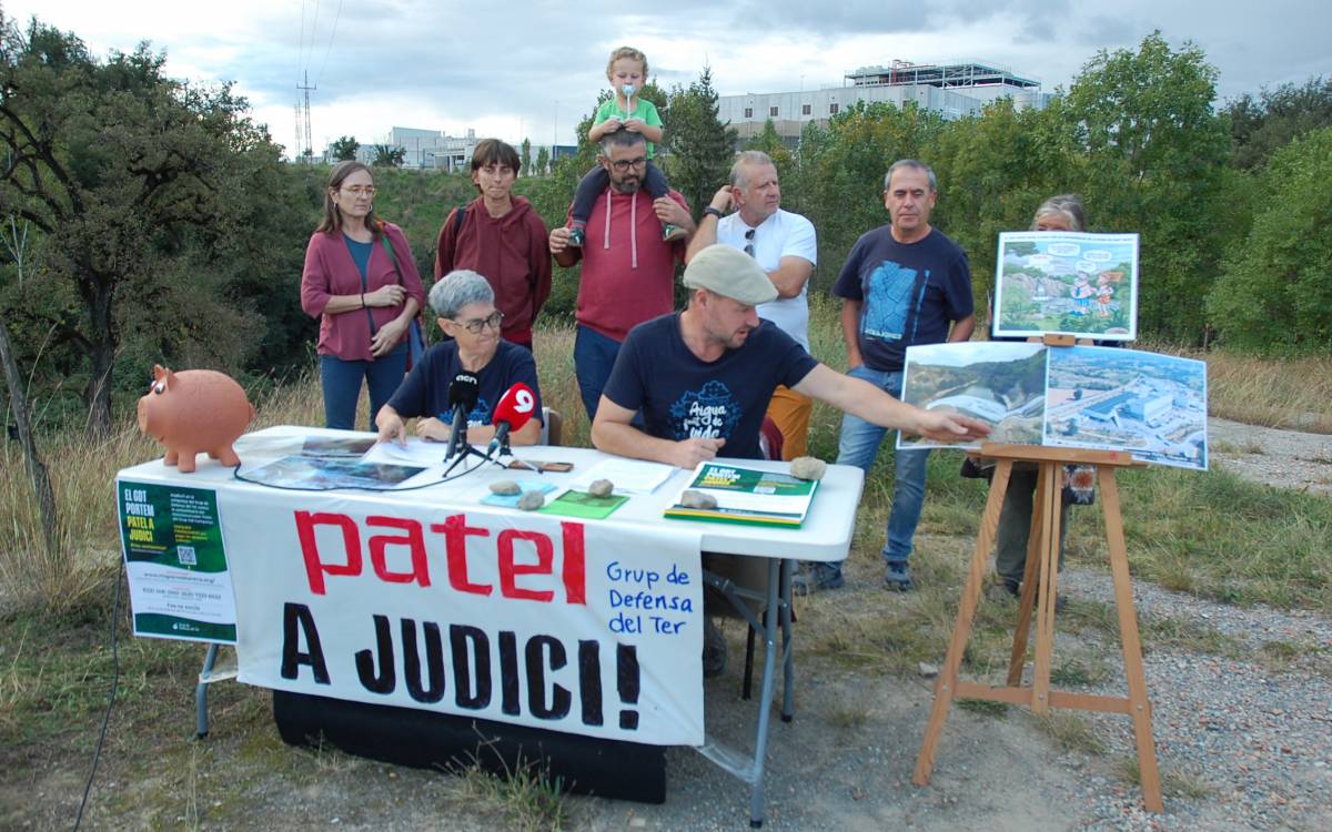 El Grup de Defensa del Ter inicia una campanya per cobrir les despeses judicials del procés contra l`escorxador Patel. - Irene Giménez El Grup de Defensa del Ter inicia una campanya per cobrir les despeses judicials del procés contra l`escorxador Patel.