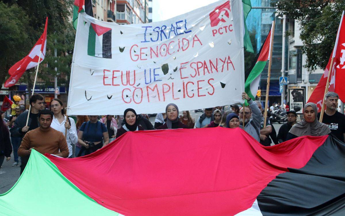 La manifestació a Tarragona per reclamar una pau definitiva a Palestina reuneix unes 750 persones