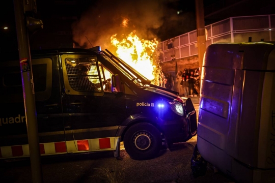 Els Mossos investiguen el tret d'un agent a un fotoperiodista durant les manifestacions propalestines