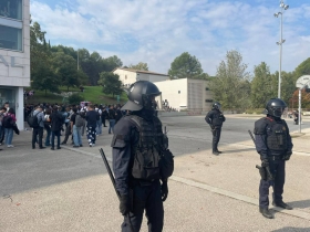 Les organitzacions antifeixistes i alumnes de la UAB buiden les aules per manifestar-se contra l’acte de S'ha Acabat amb Vito Quiles