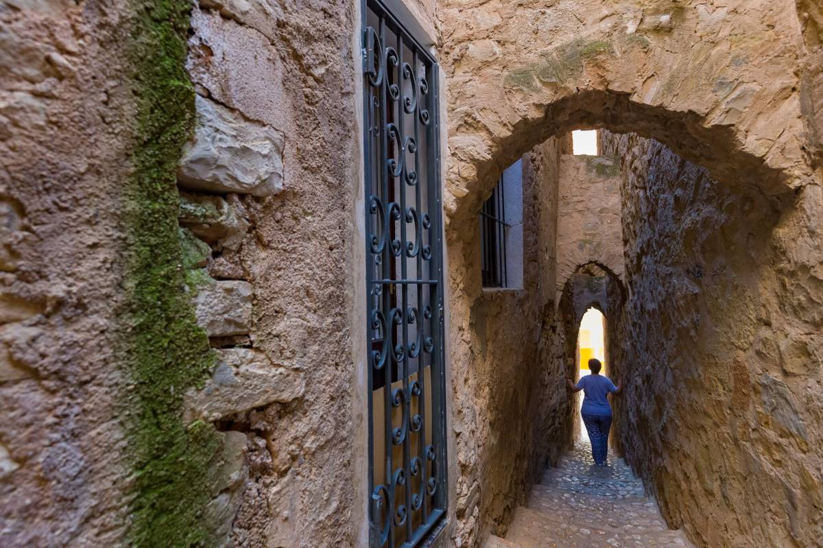El carrer més estret de Catalunya: 57 centímetres d'amplada