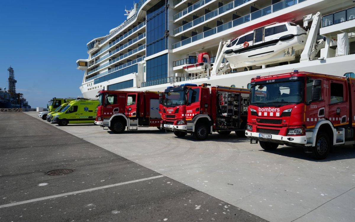 El Port de Tarragona posa a prova els equips d'emergència amb un simulacre d'incendi en un creuer