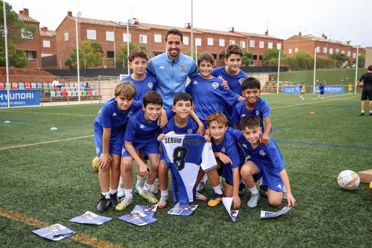 Sergio Cortés, amb el sub-12 `B` - Víctor Castillo Sergio Cortés, amb el sub-12 `B`