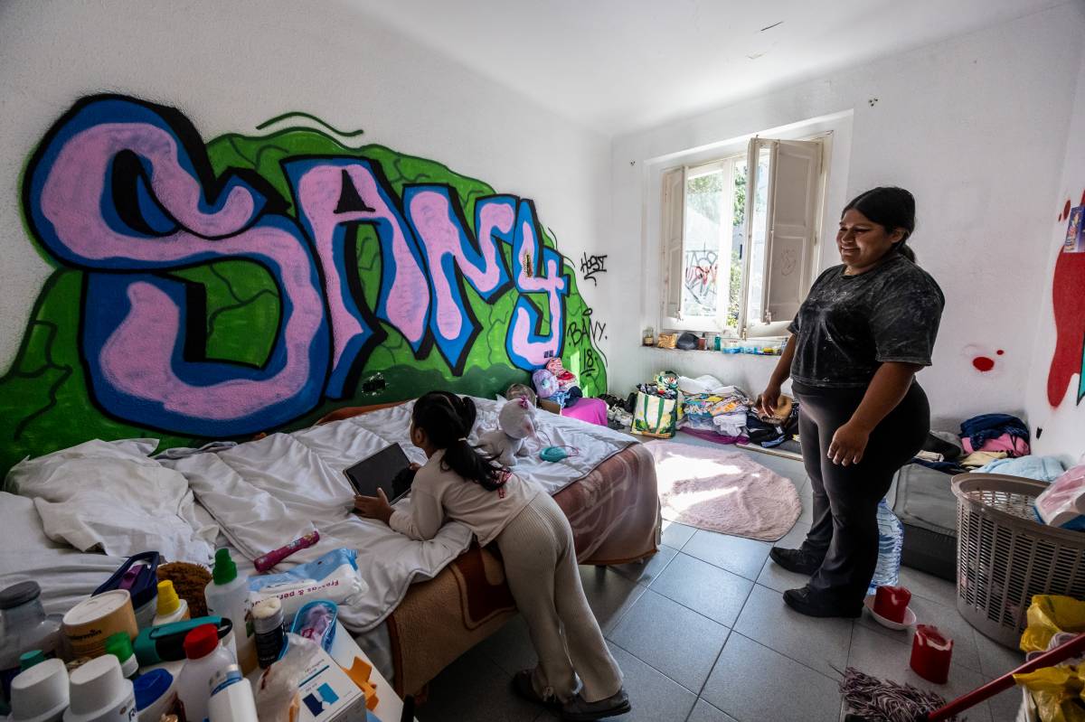 FOTOS | Així viuen les persones que ocupen l'antiga Caserna de la Guàrdia Civil de Sabadell
