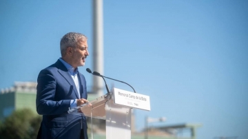 Collboni salva el primer pas del pressupost mirant cap a l'esquerra