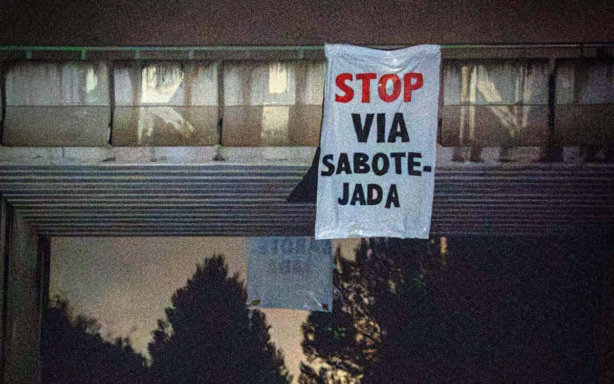 Activistes sabotegen la línia de tren de potassa d'ICL al Bages coincidint amb la vaga general