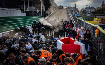 Crítiques als Mossos per l'ús de gas pebre en la protesta contra el Hapoel a Sants