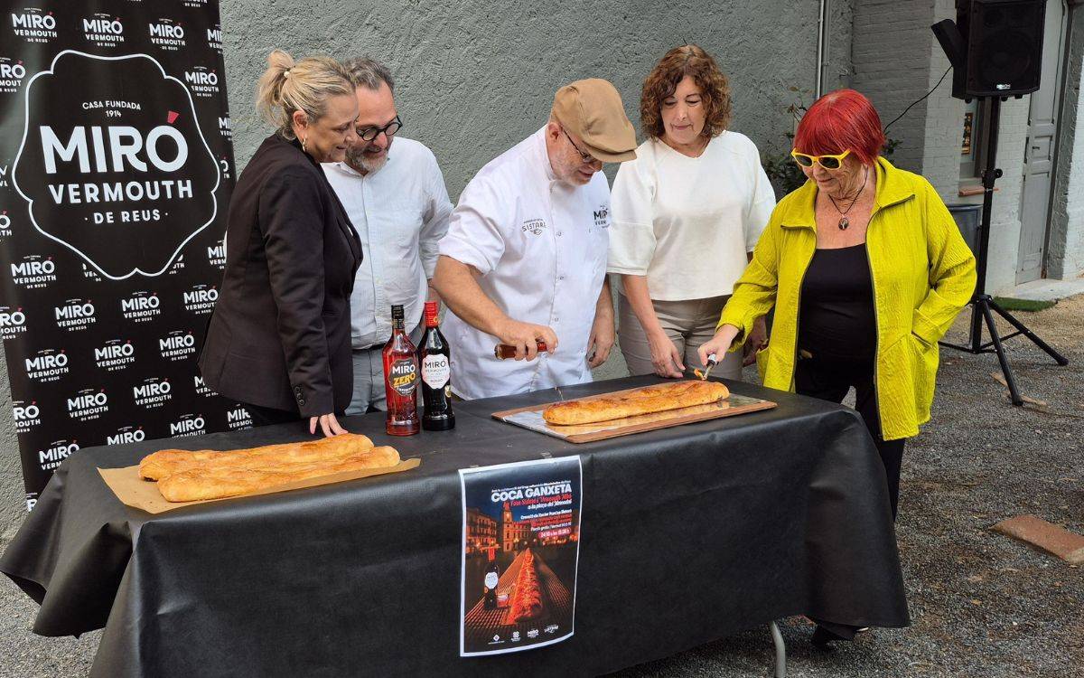 Presenten la Coca Ganxeta de Reus, una coca de 45 metres i cremada amb vermut