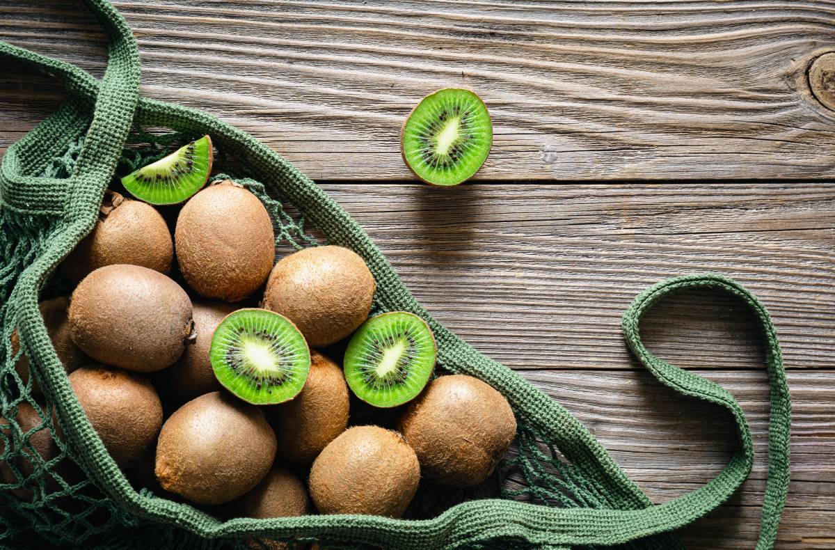 El kiwi, gran font de vitamina C, també millora l'estat d'ànim: així el pots combinar