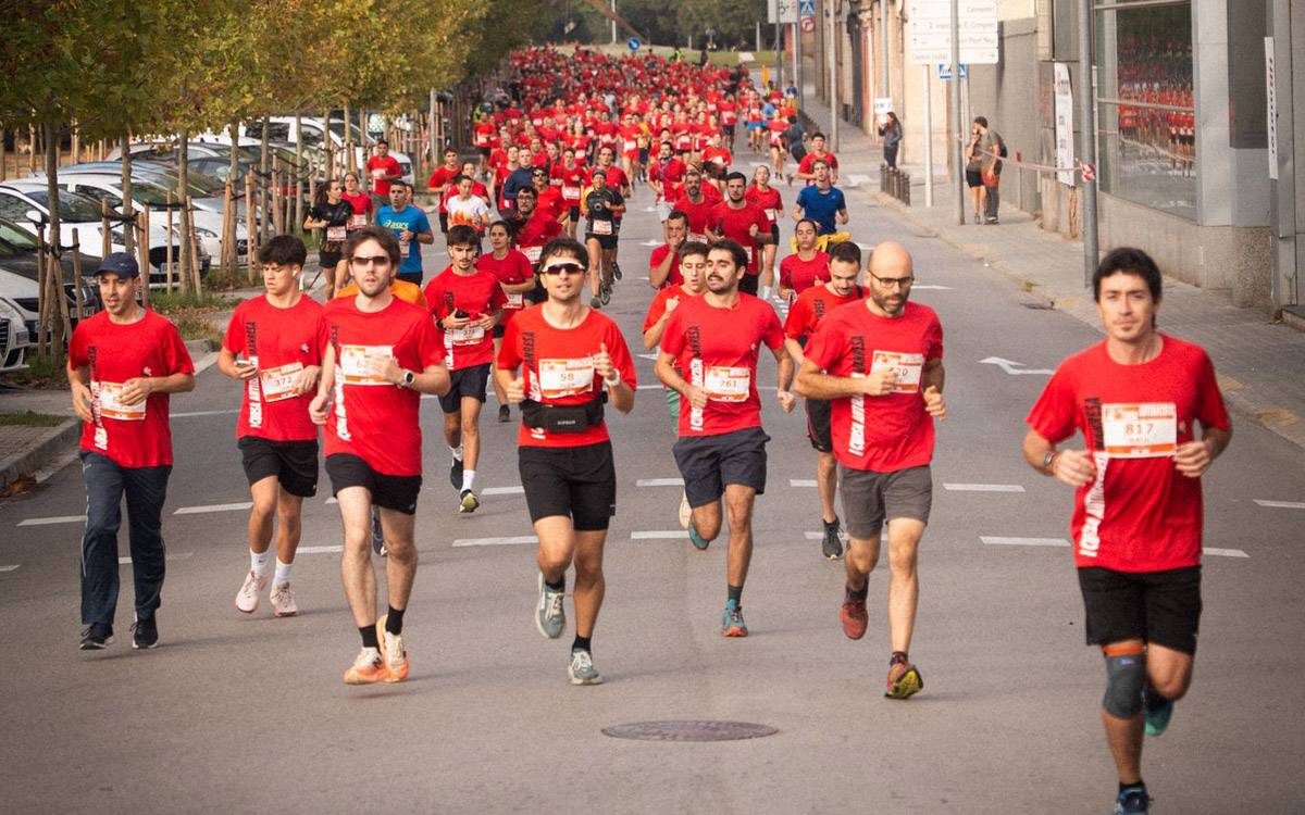 La primera Cursa Antiracista de Manresa omple els carrers amb un clam per la convivència