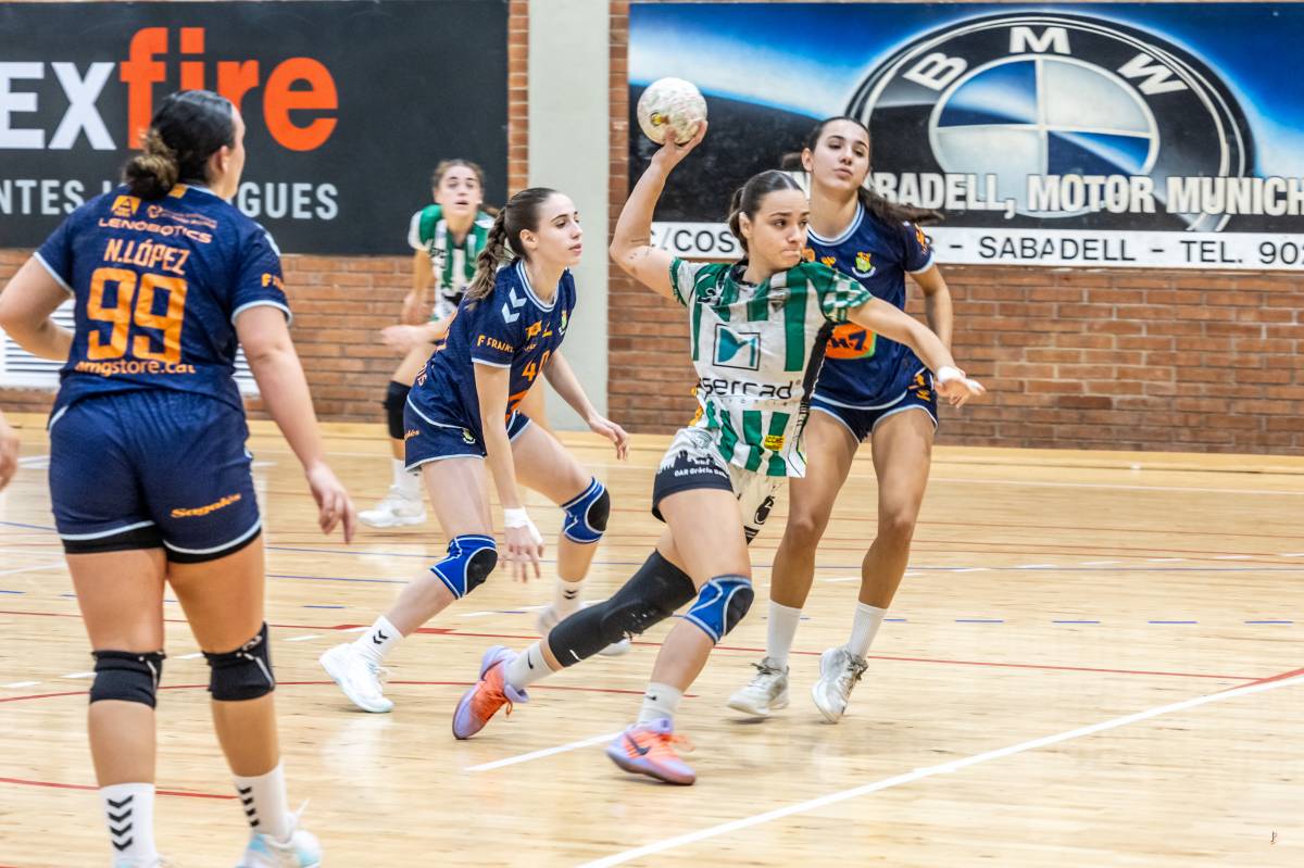 Jordina Salvador, en una acció del duel d`aquest dissabte - Juanma Peláez Jordina Salvador, en una acció del duel d`aquest dissabte