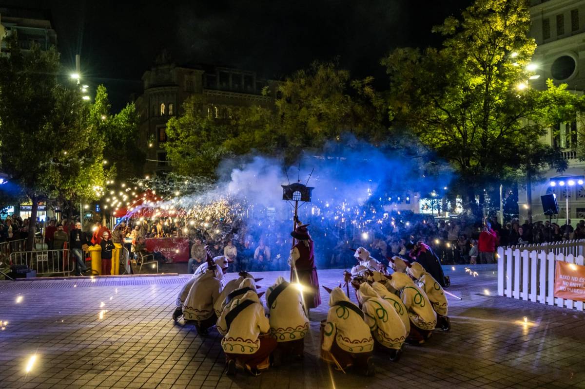 Les Llengües Esmolades dels Balls de Diables - JUANMA PELÁEZ Les Llengües Esmolades dels Balls de Diables