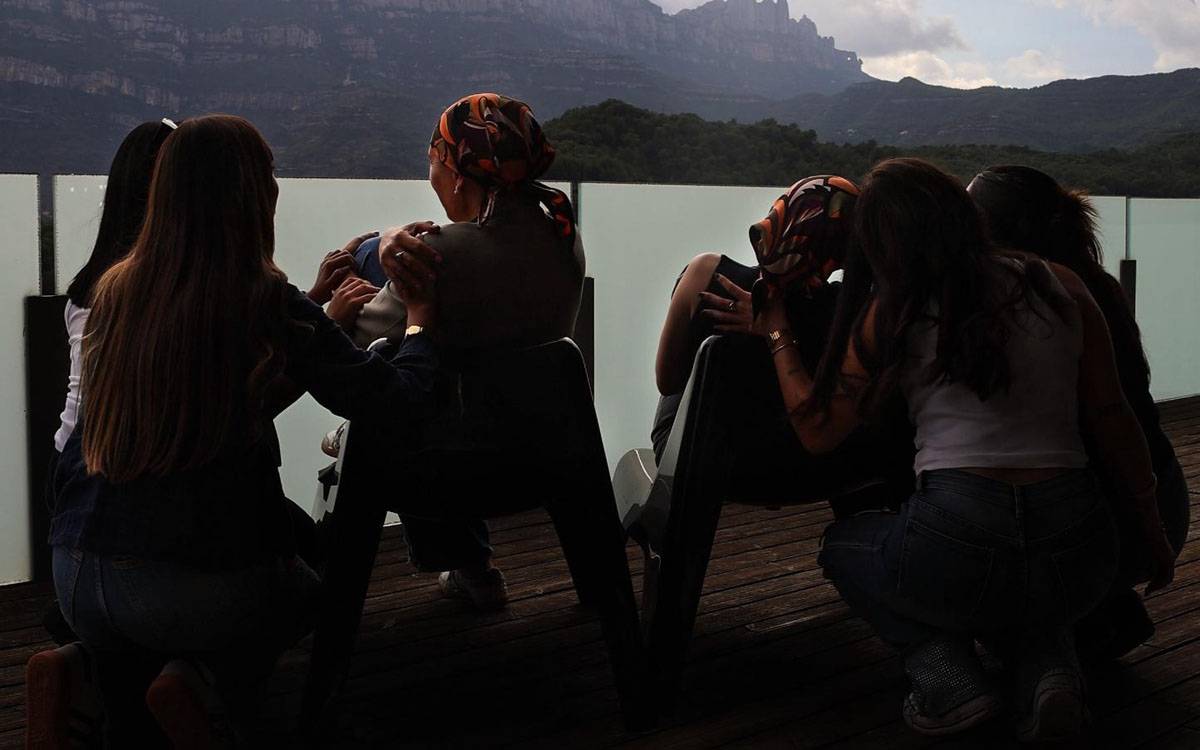 L'Escola Montserrat de Sant Vicenç commou amb un vídeo pel Dia Mundial contra el Càncer de Mama