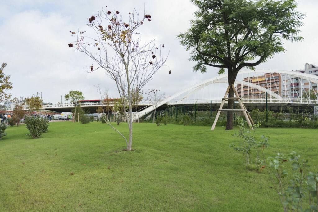 Discriminació lingüística en la inauguració d'uns jardins a Barcelona