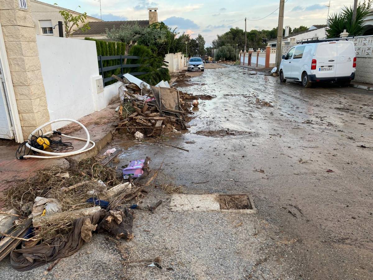 Alcanar estudia enderrocar cases d'un barranc i traslladar els veïns: «Serien els primers refugiats climàtics del país»