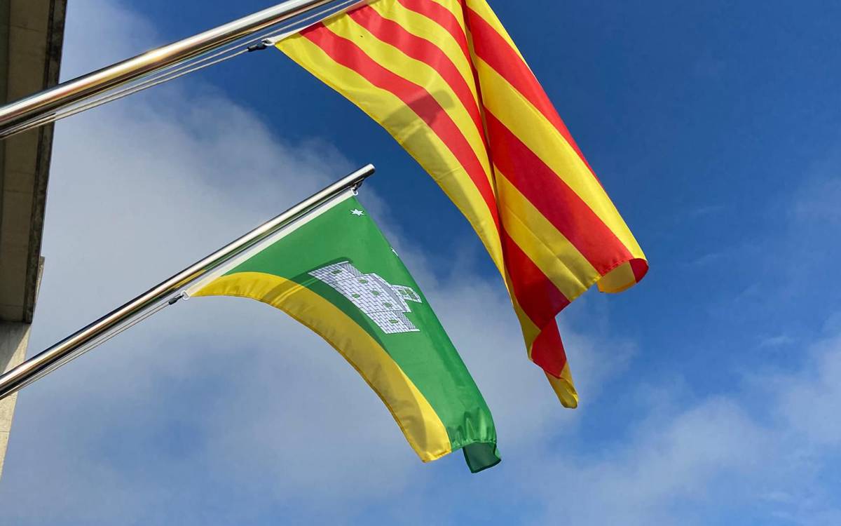 Sant Fruitós de Bages estrena la seva nova bandera inspirada en l'escut i la història local