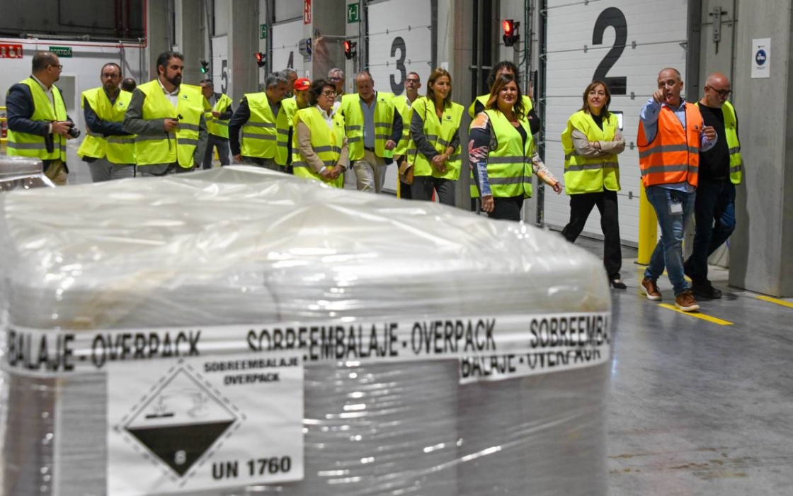 La consellera Paneque inaugura les noves instal·lacions logístiques de Proquimia