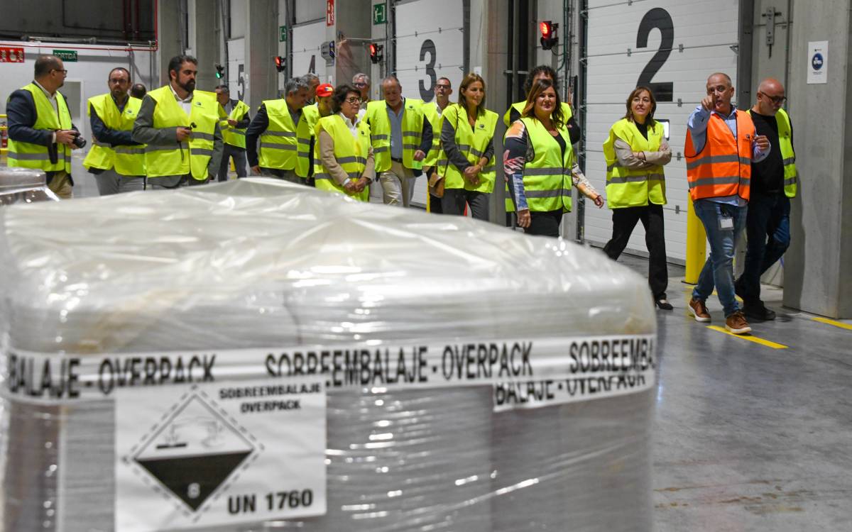 La consellera Paneque inaugura les noves instal·lacions logístiques de Proquimia