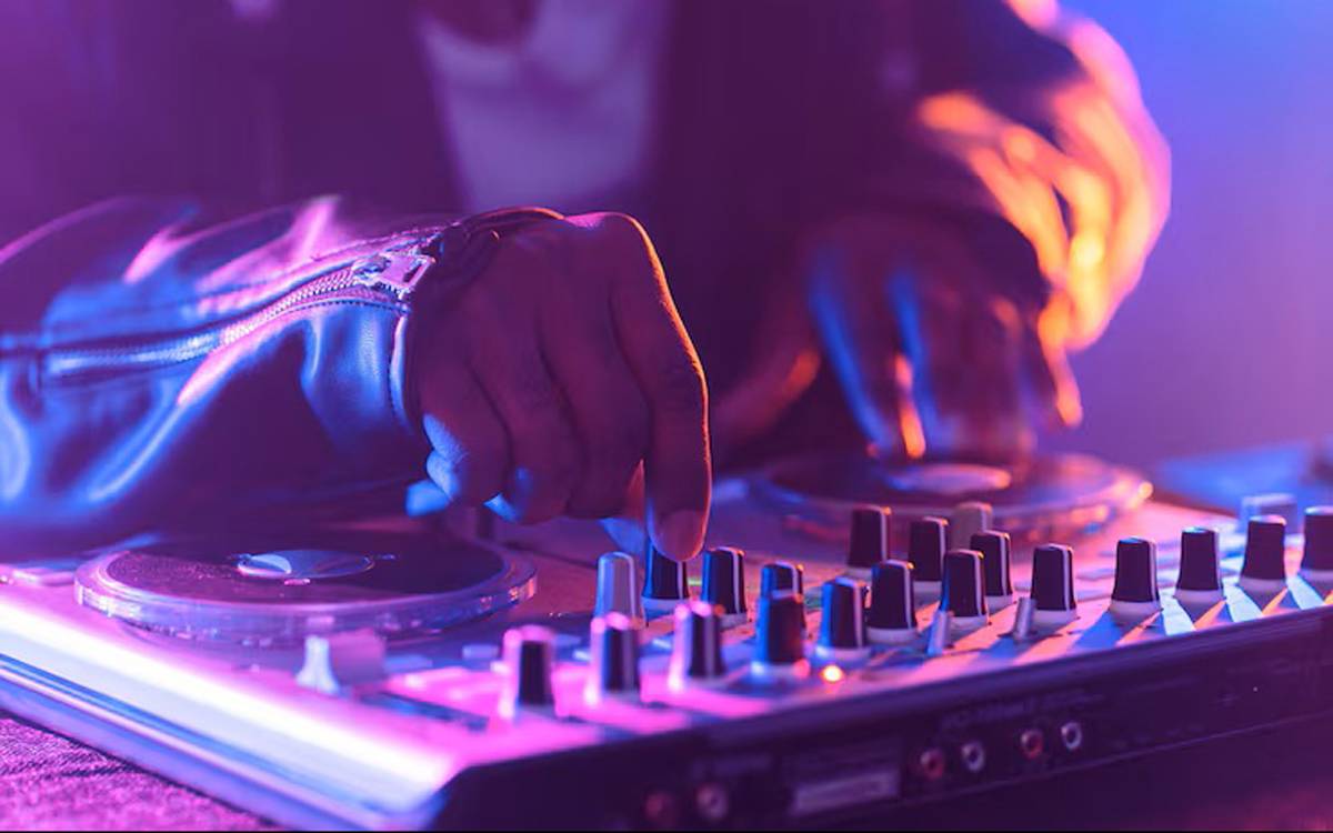 L'Ajuntament de Sant Fruitós de Bages ofereix un taller gratuït per aprendre a fer de DJ