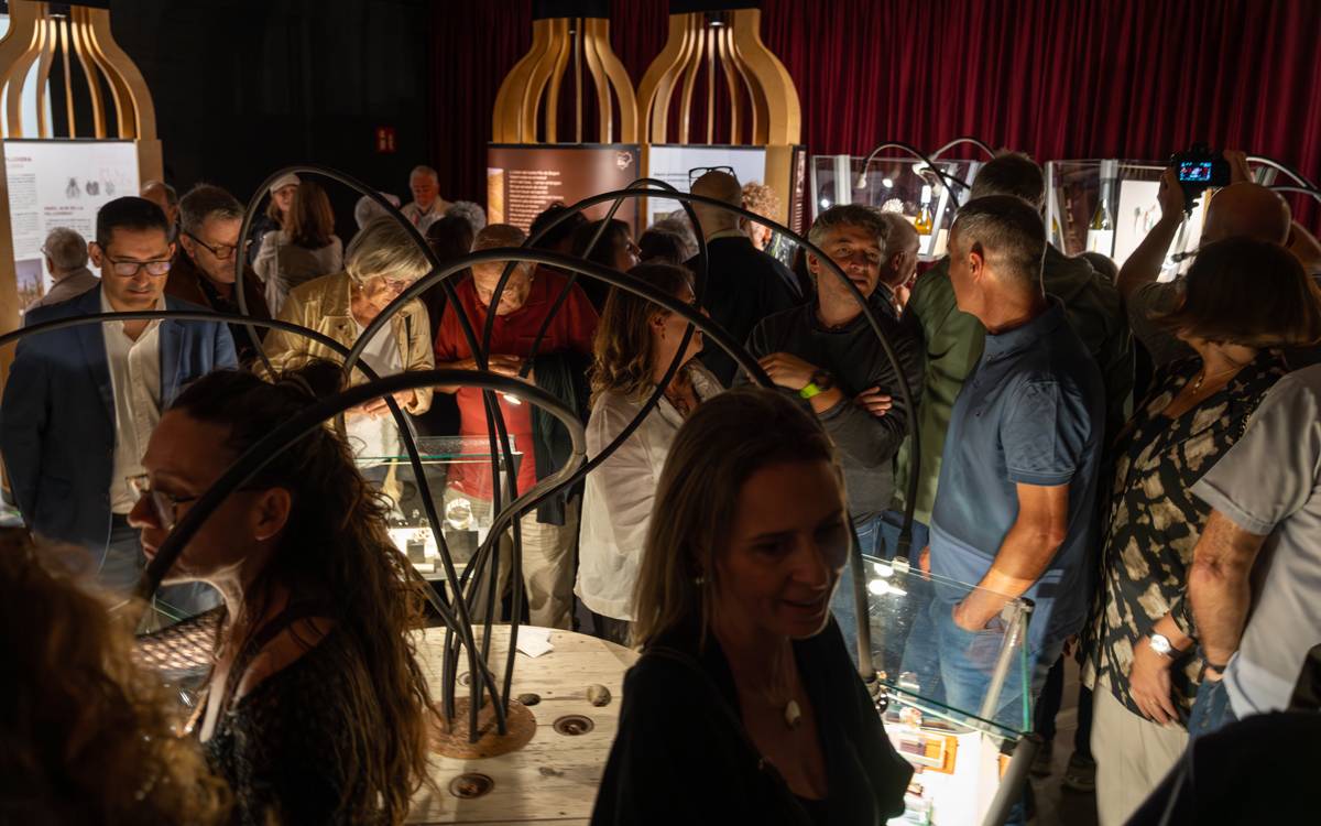Èxit de públic al primer Set de Joia, que uneix joieria contemporània i vins del Bages