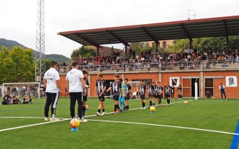 Súria inaugura la nova gespa del camp de futbol de la Riera del Tordell amb una gran festa esportiva