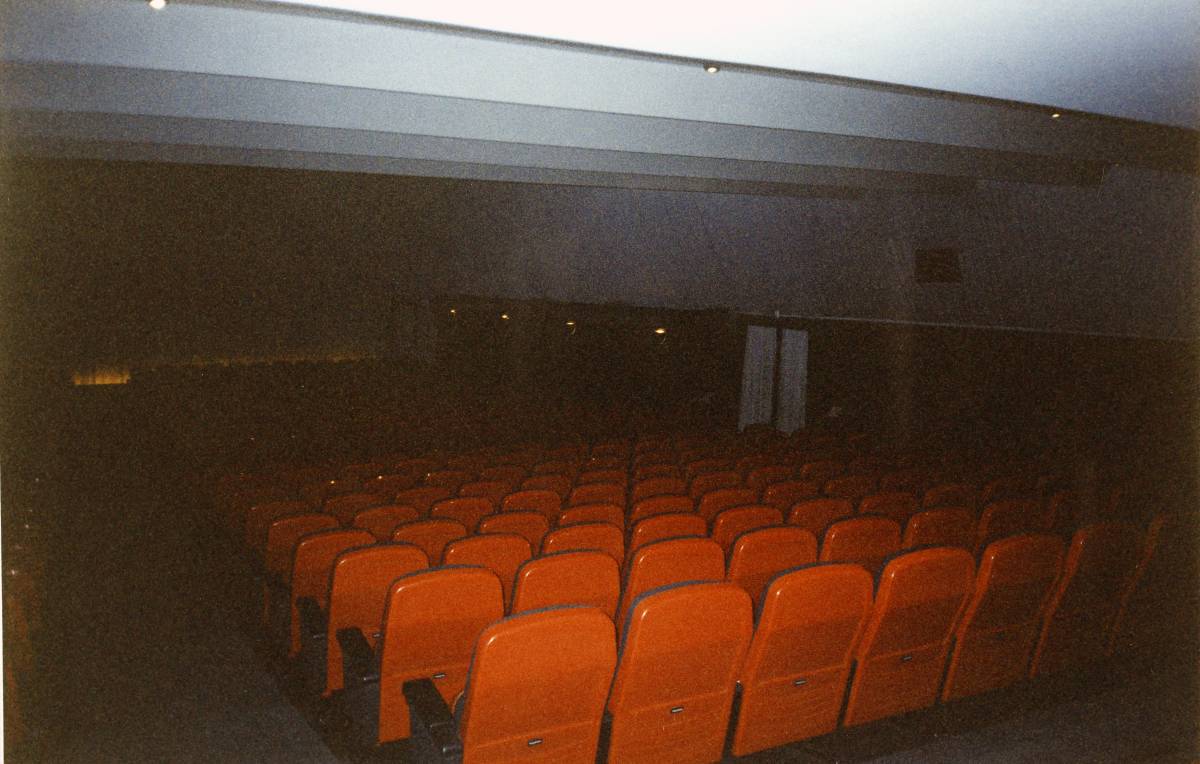 Sala 3 (o Alcázar) del Cineart Multisales,2003. Autor: Albert Juan Paumiola - AHS Sala 3 (o Alcázar) del Cineart Multisales,2003. Autor: Albert Juan Paumiola